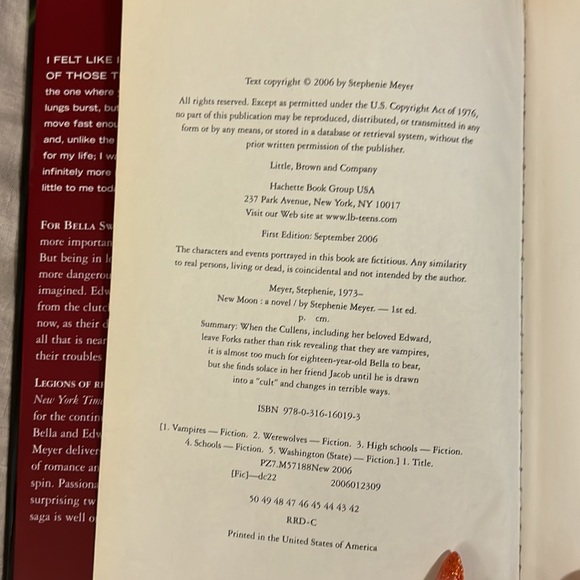 New Moon First Edition, September 2006 - Picture 2 of 6